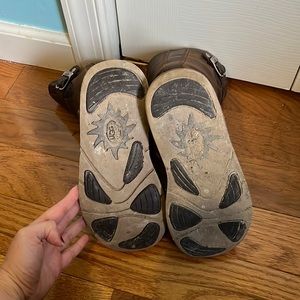 Ugh brown boots size 5